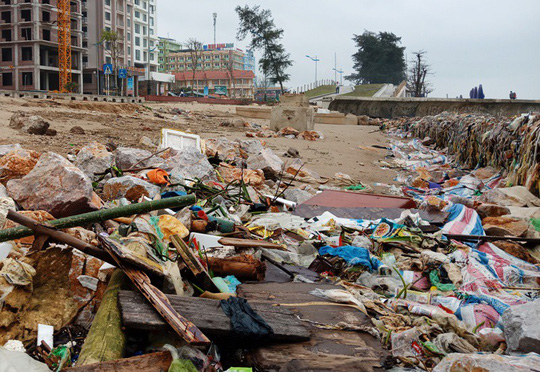 “Bẫy” đá hộc, lưới sắt B40 giăng trên bãi biển Sầm Sơn - 6