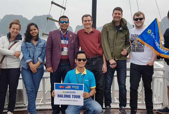 Phóng viên nước ngoài ngất ngây với cảnh đẹp vịnh Hạ Long - 1
