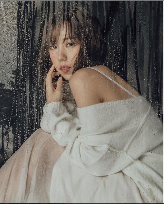 Nữ ca sĩ Min bất ngờ khoe bộ ảnh mới khiến fan tranh cãi - 5