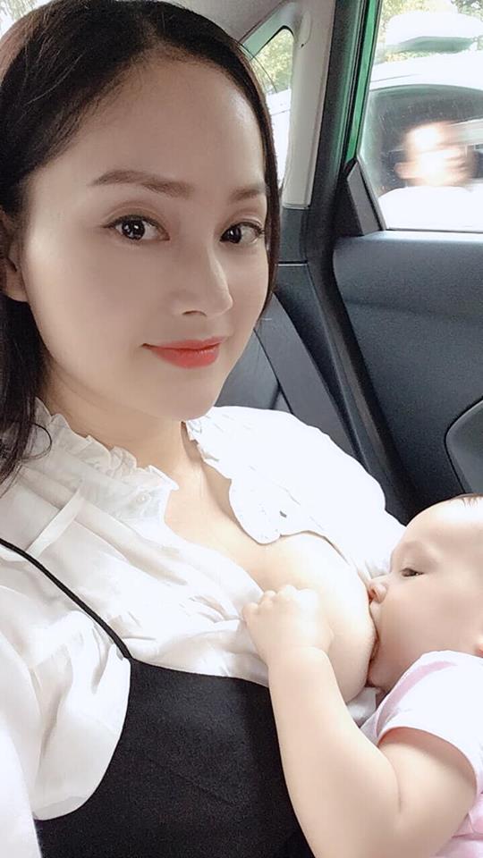 Lan Phương khoe ảnh cho con bú mọi lúc mọi nơi, fan hết lời khen ngợi - 1