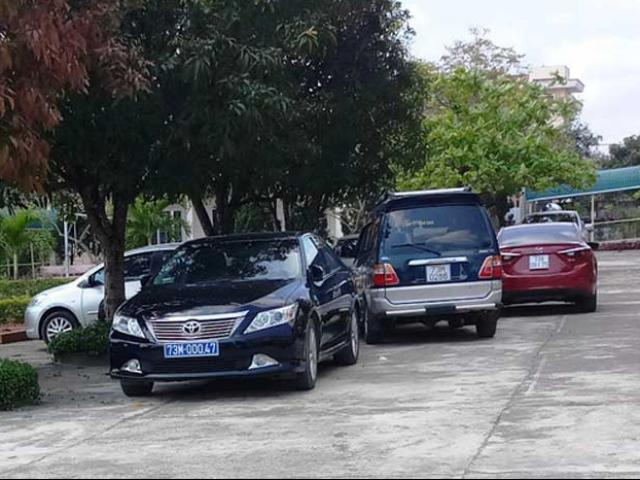 Tin tức trong ngày - Nóng 24h qua: Lộ diện gần chục xe biển xanh đi tiệc cưới con Chủ nhiệm UBKT Quảng Bình