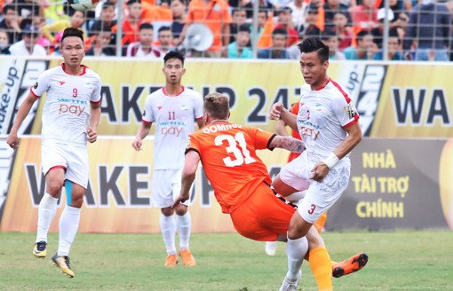 Những pha vào bóng bạo lực của Quế Ngọc Hải: Không ai cầm cương ngựa chứng? - 1