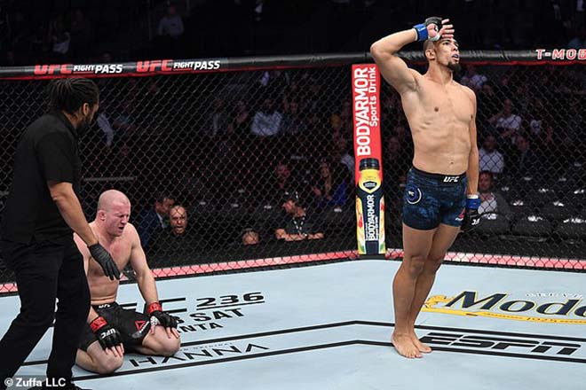 Chiến binh UFC hạ knock-out 36 giây: Ăn mừng ngớ ngẩn, hậu quả đau thương - 4