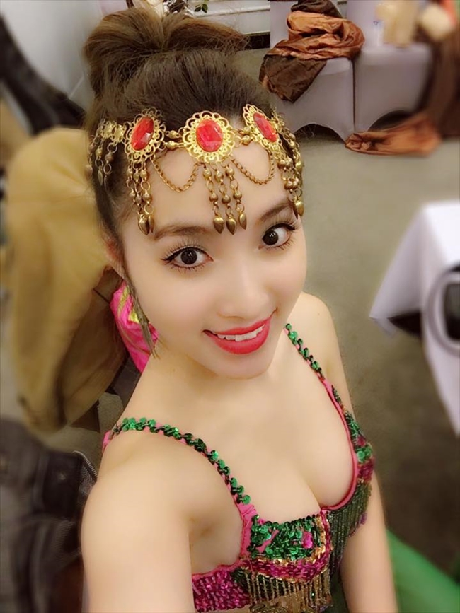 Ngoài công việc đóng phim, Hoàng Mai Anh còn là thành viên của vũ đoàn Emmy, một vũ đoàn do Trần Quang Huy thành lập từ năm 2010.