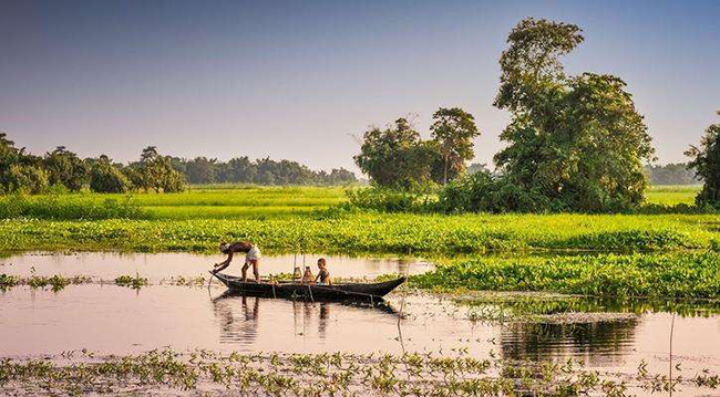 Majuli, Assam: Majuli là thủ đô văn hóa tuyệt đẹp và chưa được khám phá của Assam với các lễ hội trong suốt cả năm. Nằm trên sông Brahmaputra, nó chỉ cách Jorhat 20 km.