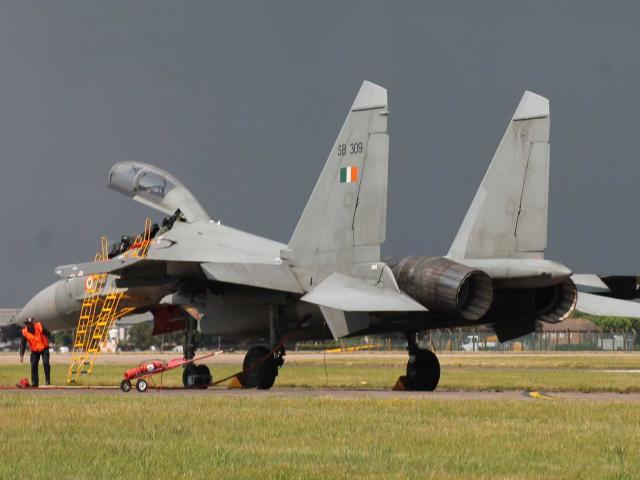 Chiến đấu cơ Su-30 Ấn Độ bắn rơi mục tiêu Pakistan xâm phạm lãnh thổ