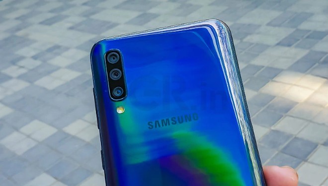 Lộ diện Galaxy A60 với 3 camera sau, máy quét vân tay dưới màn hình - 1