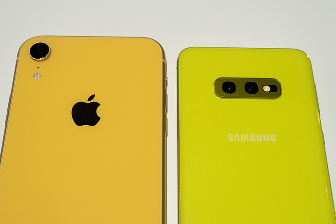 Có trong tay 17,4 triệu đồng, mua iPhone XR hay Galaxy S10e? - 3