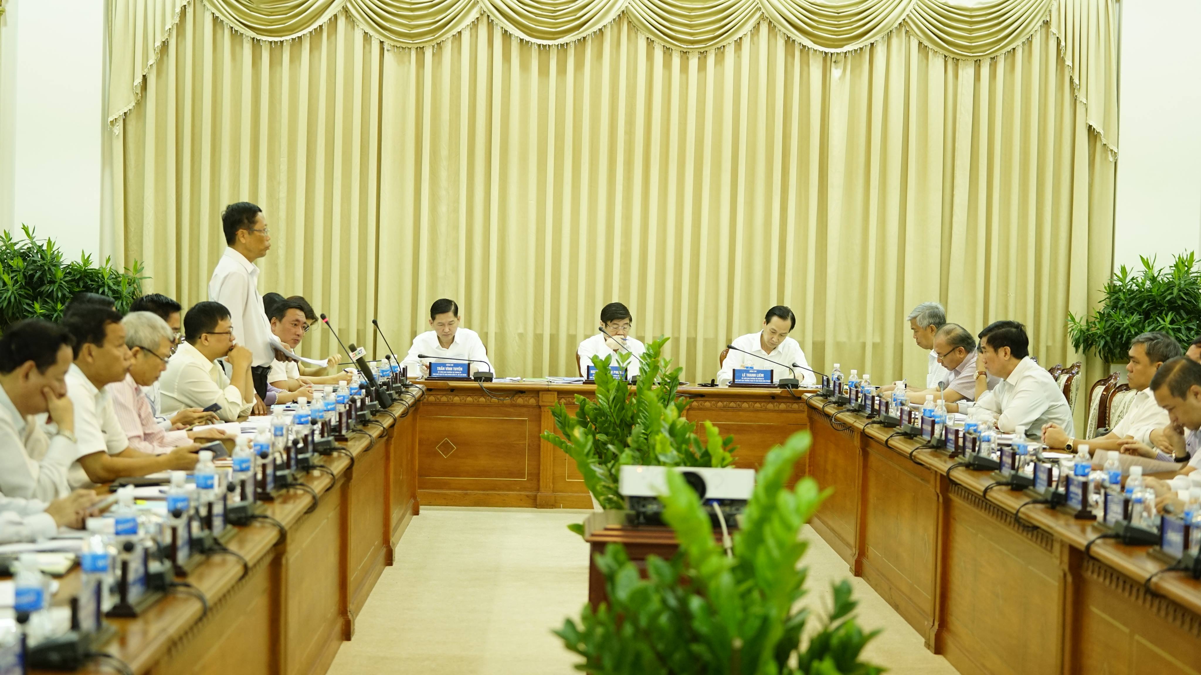 Nóng 24h qua: UBND TP.HCM khuyết lãnh đạo, chủ tịch Nguyễn Thành Phong nói gì? - 1
