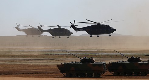 Kinh tế tăng trưởng chững lại, Trung Quốc vẫn “thả ga” chi tiêu cho quân sự - 1