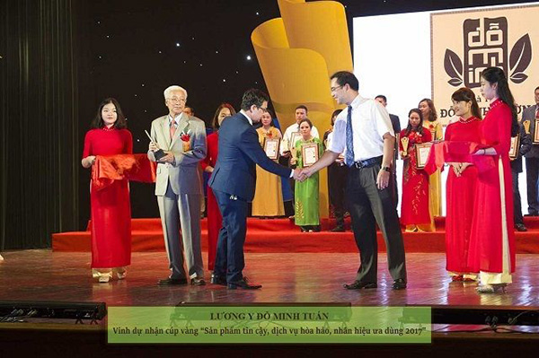 Thầy thuốc Đỗ Minh Tuấn - Người kế thừa những bài thuốc cổ phương 150 năm tuổi - 2