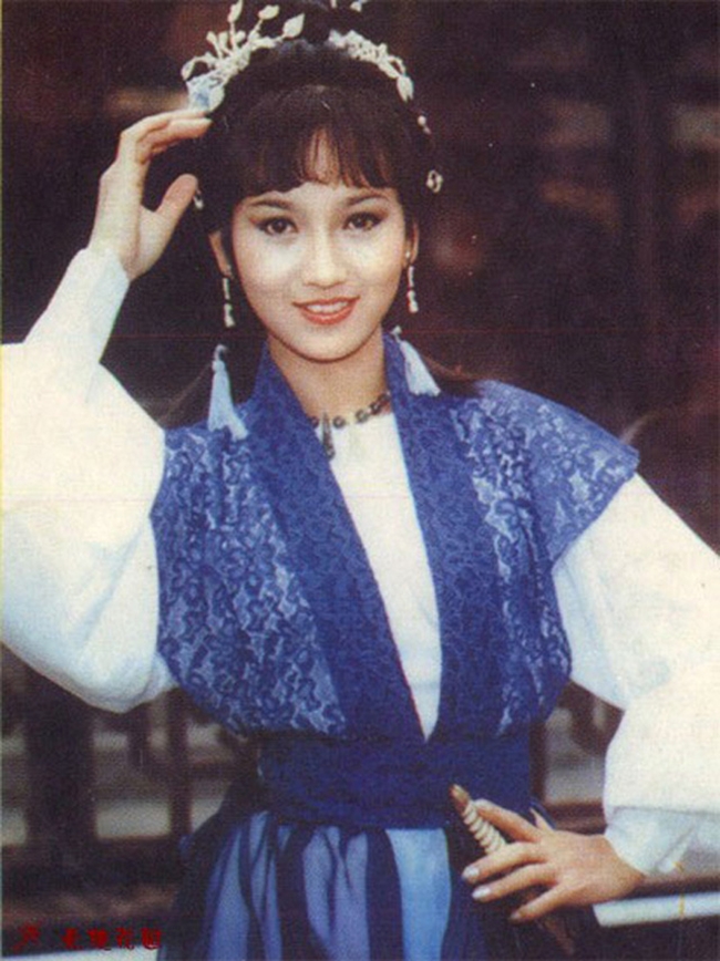Triệu Nhã Chi từng ghi dấu ấn với vai Chu Chỉ Nhược trong bản phim năm 1978 của TVB. Ngoài khí chất, diễn xuất của Triệu Nhã Chi cũng được coi là xuất sắc.