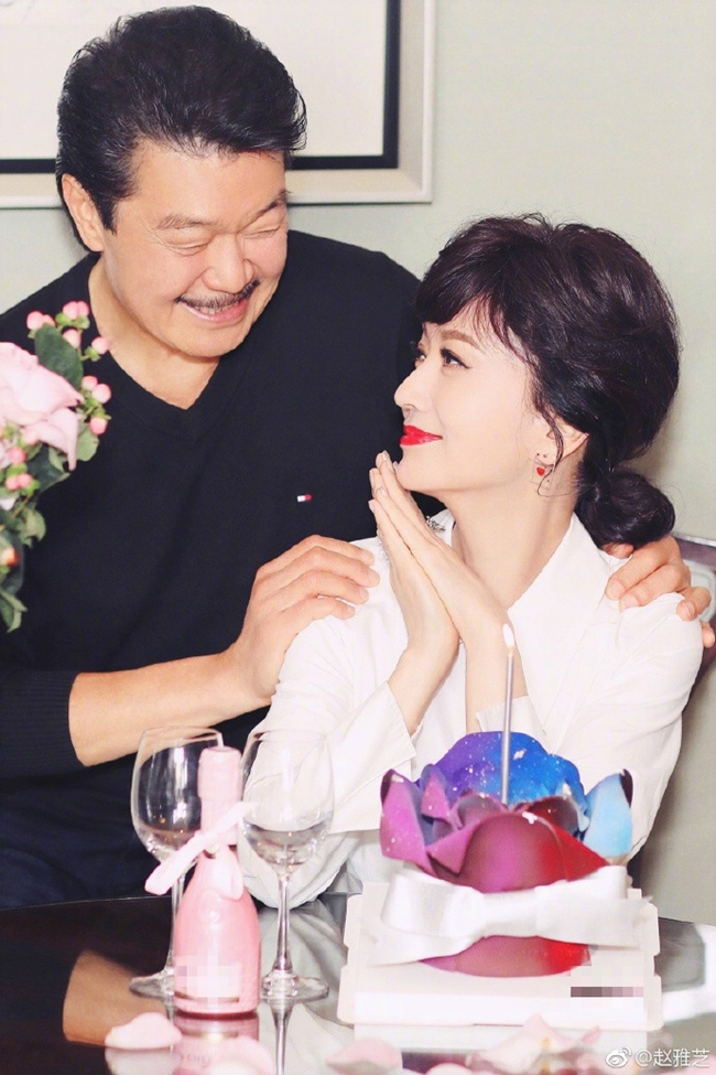 Sau cuộc hôn nhân đầu đổ vỡ, hiện tại Triệu Nhã Chi có cuộc sống hạnh phúc, xa hoa bên Huỳnh Cẩm Sâm.