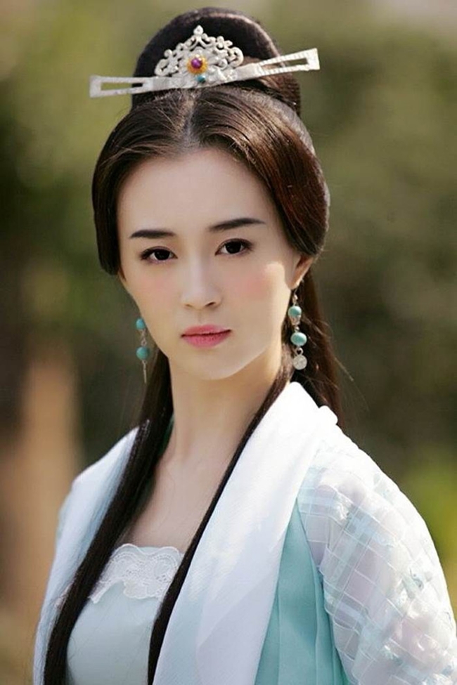 Lưu Cạnh cũng nằm trong danh sách có diễn xuất bị chê bai. Cô thể hiện vai Chu Chỉ Nhược trong bản 2009 song bị cho là lép vế trước Đặng Siêu và An Dĩ Hiên.