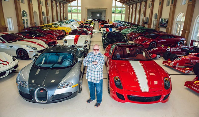 Michael Fux di cư đến Hoa Kỳ từ Cuba vào năm 1958 và trở thành triệu phú tại Mỹ. Fux hiện đang sở hữu một trong những bộ sưu tập xe đáng ghen tị nhất thế giới.