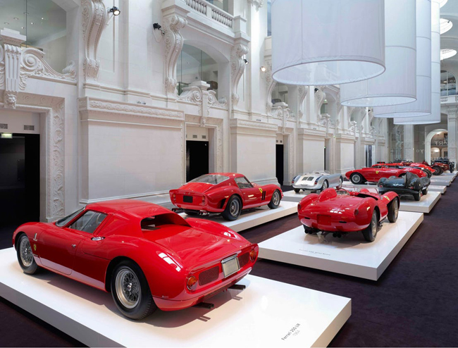 Ralph Lauren là một nhà thiết kế thời trang và được biết đến với Tập đoàn Ralph Lauren tỷ đô. Ralph Lauren có một trong những bộ sưu tập xe hơi đắt đỏ và gần đây ông đã mở hẳn một triển lãm ô tô để trưng bày những chiếc xe của mình.