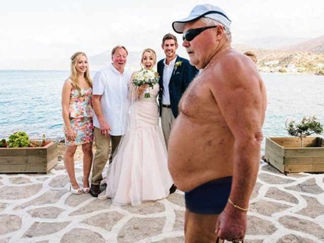 Tranh vui - Khôi hài khoảnh khắc bị phá đám khi đang chụp ảnh sống ảo