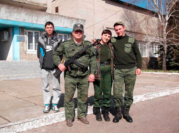 Rơi vào “bẫy tình”, nữ trung đoàn phó phe ly khai thân Nga đào tẩu sang Ukraine - 1