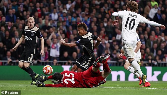 Ajax hủy diệt Bernabeu, Real thua thảm: &#34;Nhà vua&#34; băng hà trong tủi hổ - 3