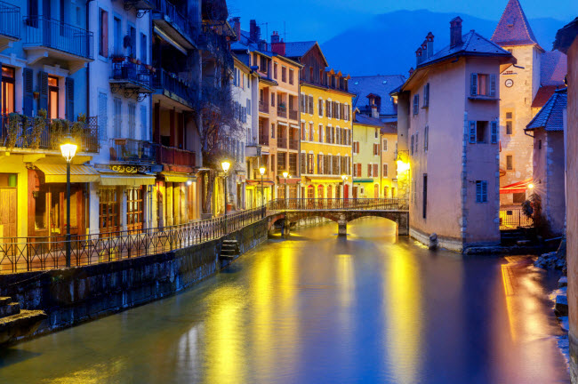 Thành phố Annecy nổi tiếng với hệ thống kênh chạy xung quanh các tòa nhà cổ ở khu trung tâm.