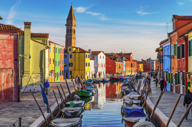 Venice, Italia: Venice có lẽ là thành phố nổi tiếng nhất thế giới với lịch sử lâu đời từ thế kỷ thứ 10 trước công nguyên.