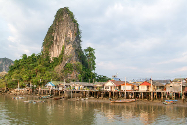 Ko Panyi, Thái Lan: Tại ngôi làng chài này ở Thái Lan, các ngôi nhà được xây dựng trực tiếp trên mặt nước.