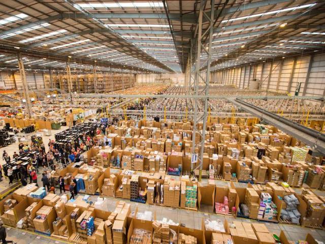 Media - Kho hàng khổng lồ với hệ thống băng chuyền dài hàng chục km của Amazon