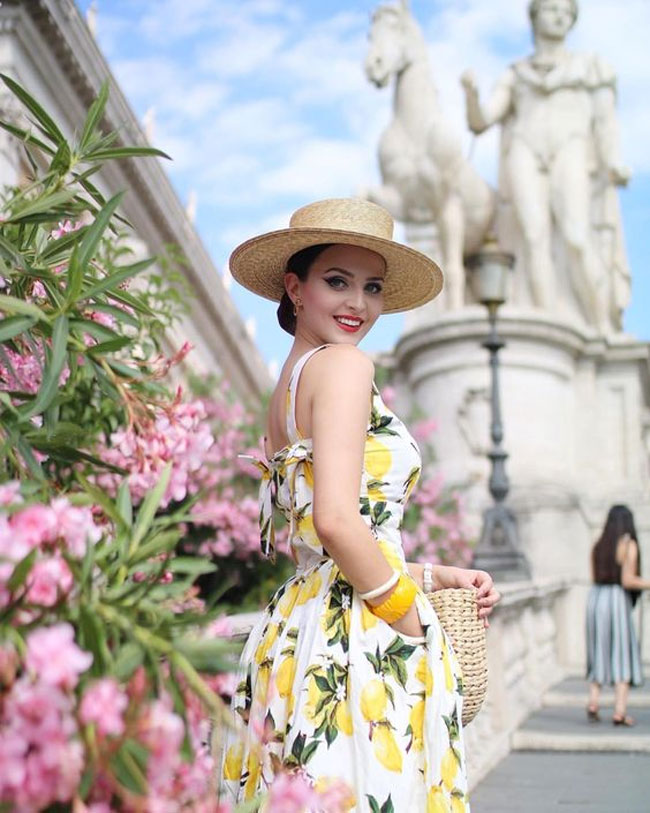 Những bộ váy cúp ngực, chiết eo, thân dưới bồng xoè vừa quyến rũ cũng rất lãng mạn.