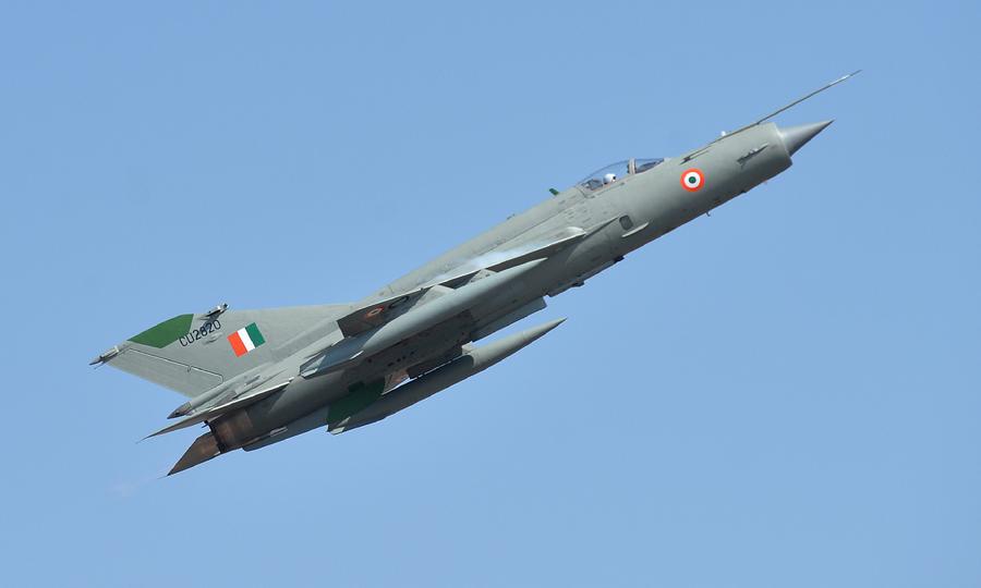 So sánh MiG-21 và F-16: Chiến đấu cơ đời cũ của Ấn Độ có thực sự bắn hạ &#34;hàng xịn&#34; của Pakistan? - 1