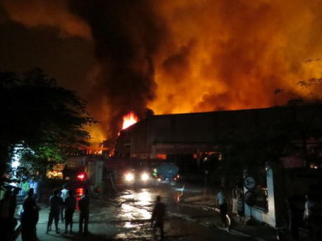 Tin tức trong ngày - Bất cẩn trong lúc đổ xăng tại nhà, cháu bé 7 tuổi cùng hàng xóm tử vong