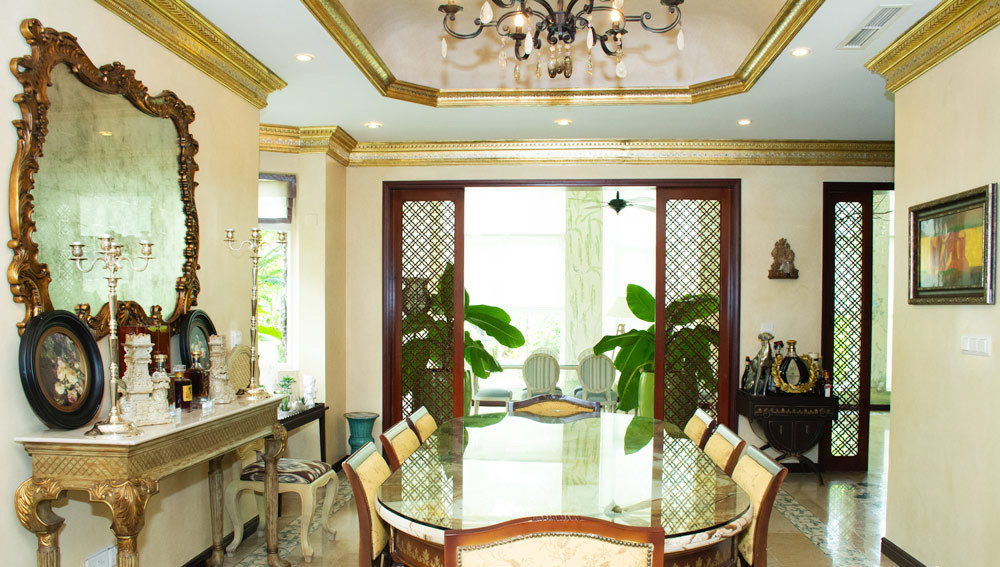 Siêu mẫu Vũ Cẩm Nhung vui đùa bên con gái trong biệt thự kiểu Pháp rộng 500m2 - 3