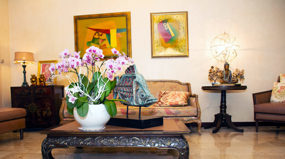 Siêu mẫu Vũ Cẩm Nhung vui đùa bên con gái trong biệt thự kiểu Pháp rộng 500m2 - 1