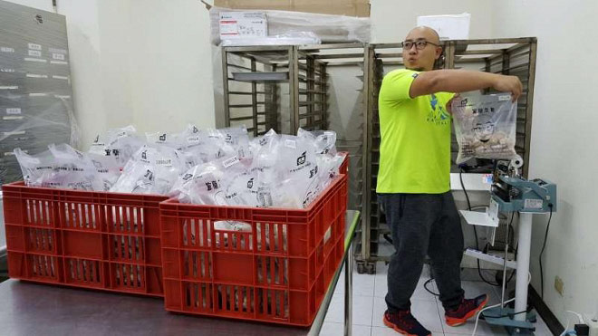 Bị bạn gái chia tay vì chỉ là gã bán khoai lang và cái kết sau 2 năm - 1