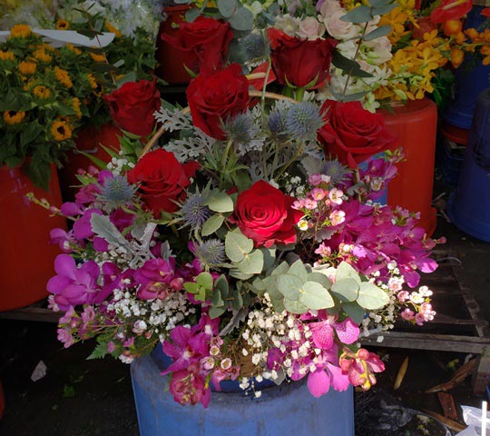 Chen chân ở chợ hoa ngày 8.3 - 3