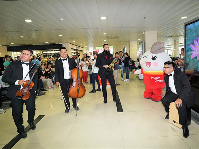 Phái đẹp "bay cùng giấc mơ hoa" ngày 8/3 - 1