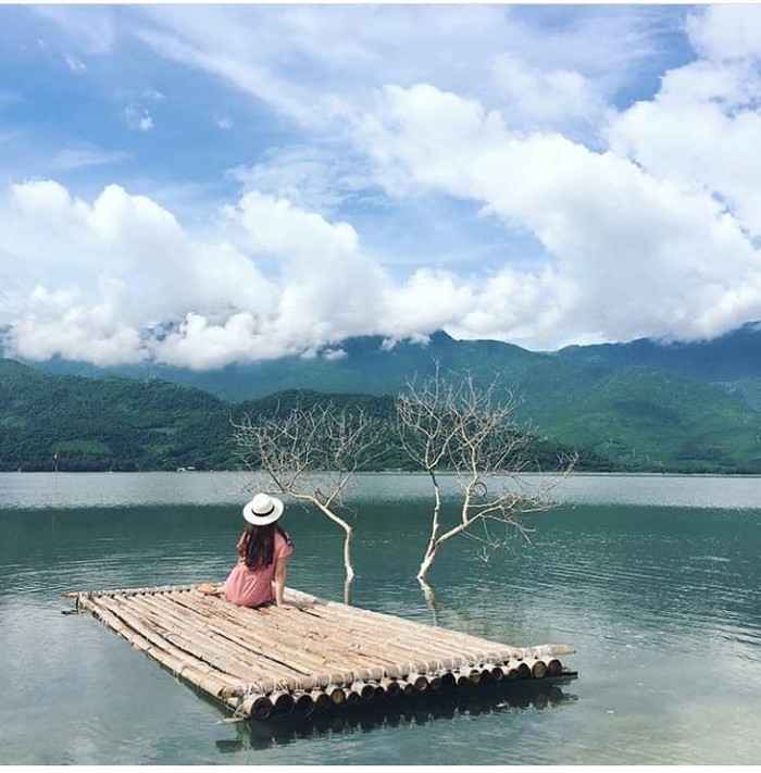 Săn lùng 5 cây cô đơn được giới trẻ &#34;check-in&#34; nhiều nhất - 6