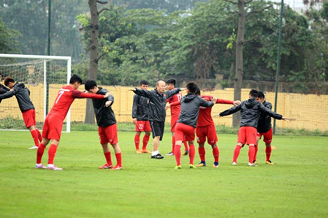 U23 Việt Nam tập đấu giải châu Á: Thầy Park nghiêm khắc, học trò hết mình - 15