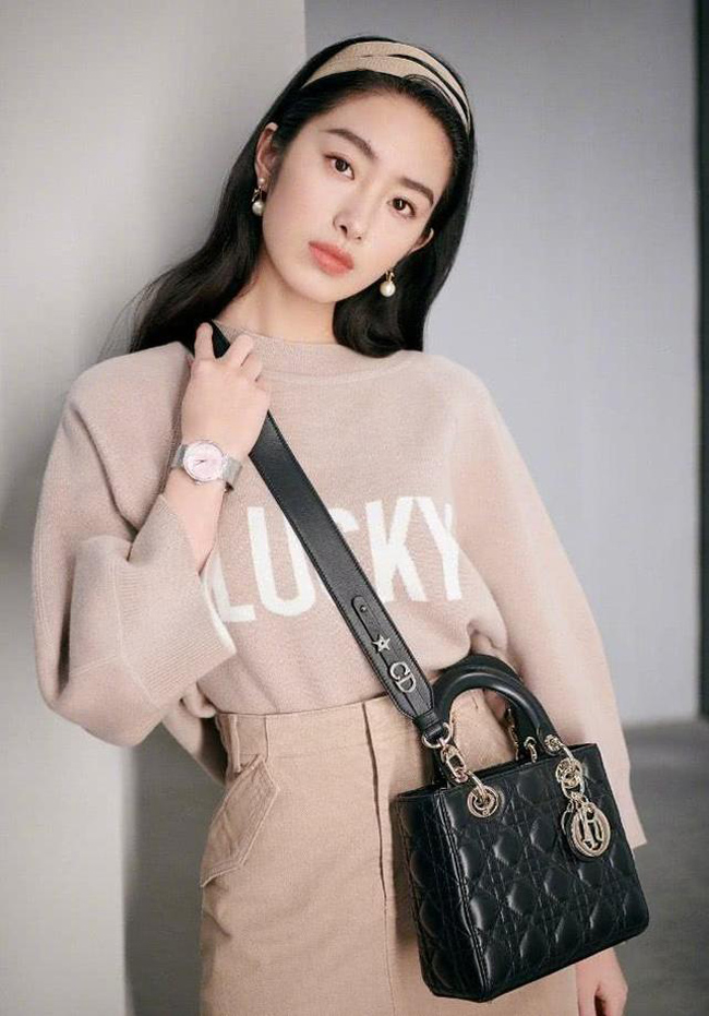 Ngoài ra, Dương Thái Ngọc luôn chú ý tới việc ngủ đủ giấc, dù bận đến mấy cô vẫn cố gắng đảm bảo mỗi ngày 7 tiếng.