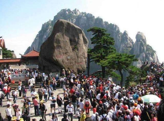 Ngọn núi “kiếm tiền” nhiều nhất Trung Quốc, vé gần 1 triệu du khách vẫn không chê đắt - 8