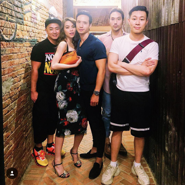 Trang phục bắt mắt của dàn mỹ nhân Việt khi dạo phố đêm - 5