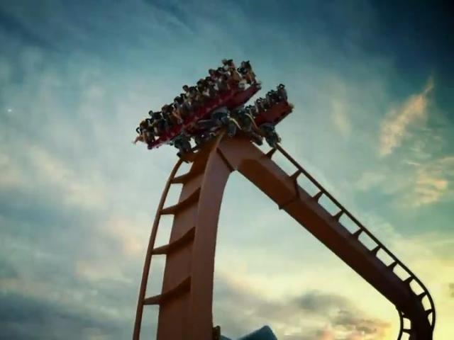 Video - “Rụng tim” khi đi tàu lượn lao dốc 90 độ với vận tốc 128km/h