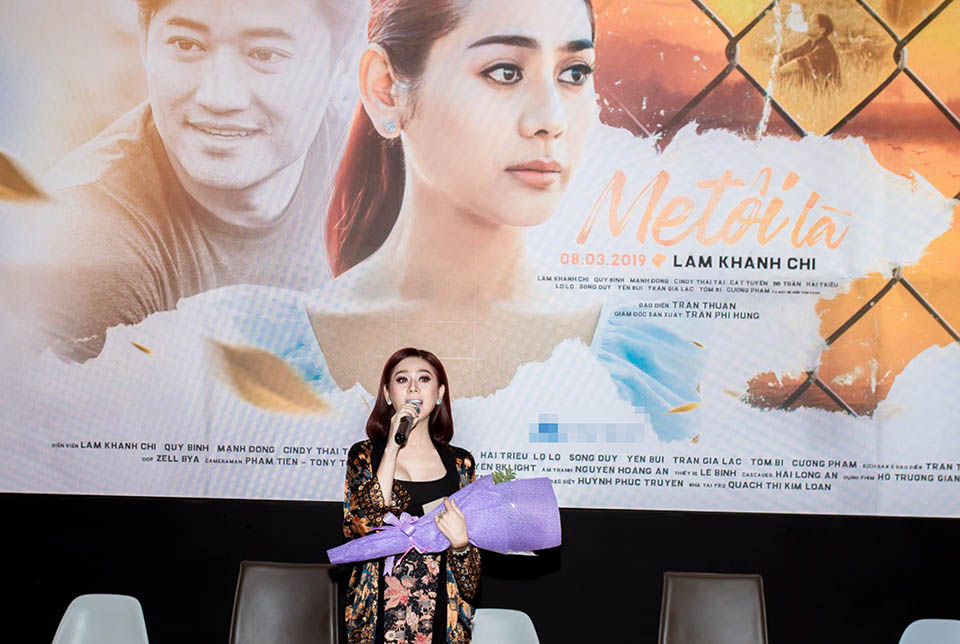 Lâm Khánh Chi bị &#39;bao vây&#39; khi xuất hiện cùng con trai sinh từ tinh trùng lưu trữ - 12