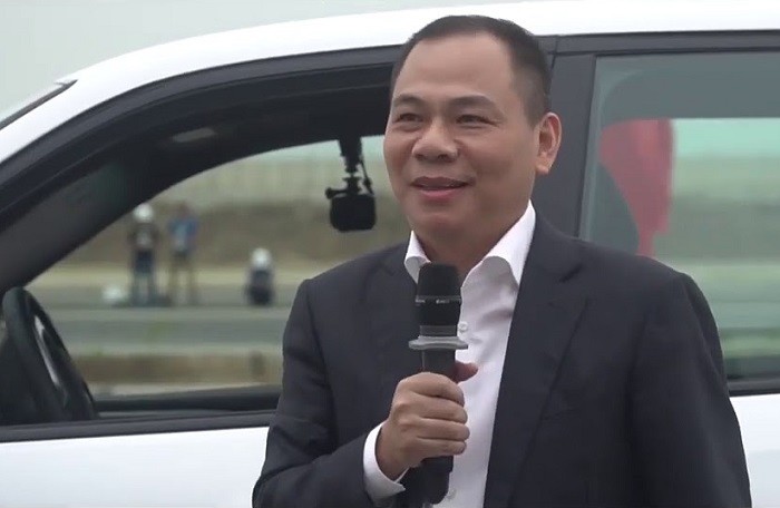 Đại gia tuần qua: Lý do ông Phạm Nhật Vượng phải chia tay chiếc Lexus LX570 - 1