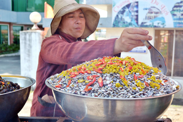 Khuấy lòng biển cào đặc sản ốc gạo bé xíu, cầm chắc tiền triệu/ngày - 8