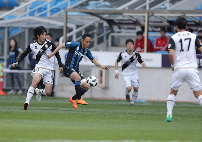 Incheon Utd - Gyeongnam: 3 bàn kịch tính, Công Phượng chào sân - 1