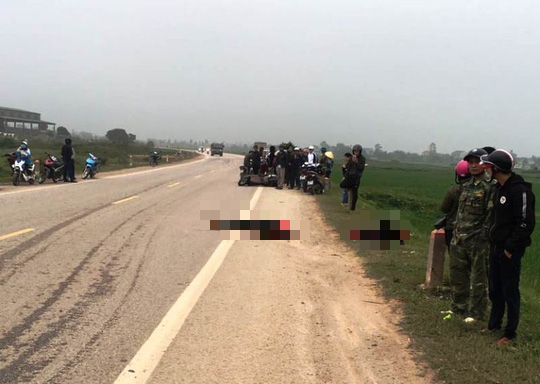 Đi mời đám cưới, 2 bố con tử vong sau va chạm với xe tải - 1