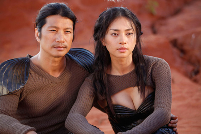 Đóng cặp cùng Ngô Thanh Vân trong phim "Lửa Phật" là tài tử Dustin Nguyễn.