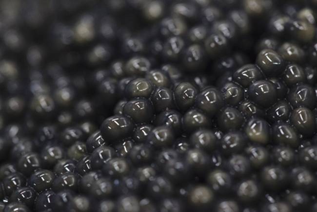 Trứng cá muối chất lượng cao nhất với các quả trứng có kích thước nhỏ nhất là 2,6mm được chọn bằng tay.