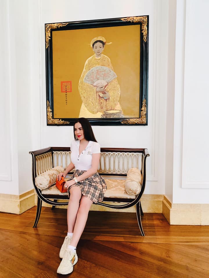 Mặc chân váy ngắn trẻ trung, hoa hậu Phương Lê mặc đẹp nhất tuần - 1