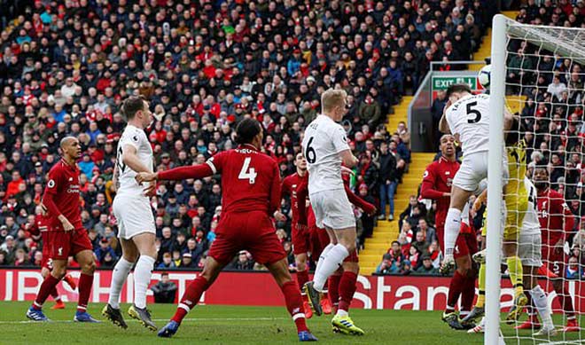 Liverpool - Burnley: Bàn mở điểm gây tranh cãi, bùng nổ tiệc 6 bàn - 1
